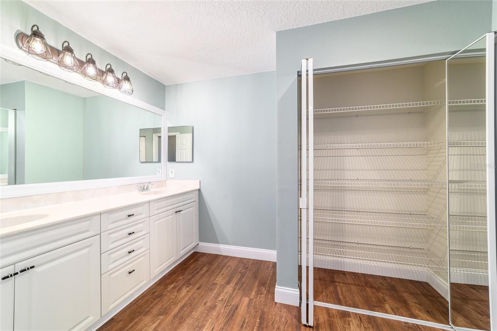 For Sale: $239,900 (2 beds, 2 baths, 1281 Square Feet)