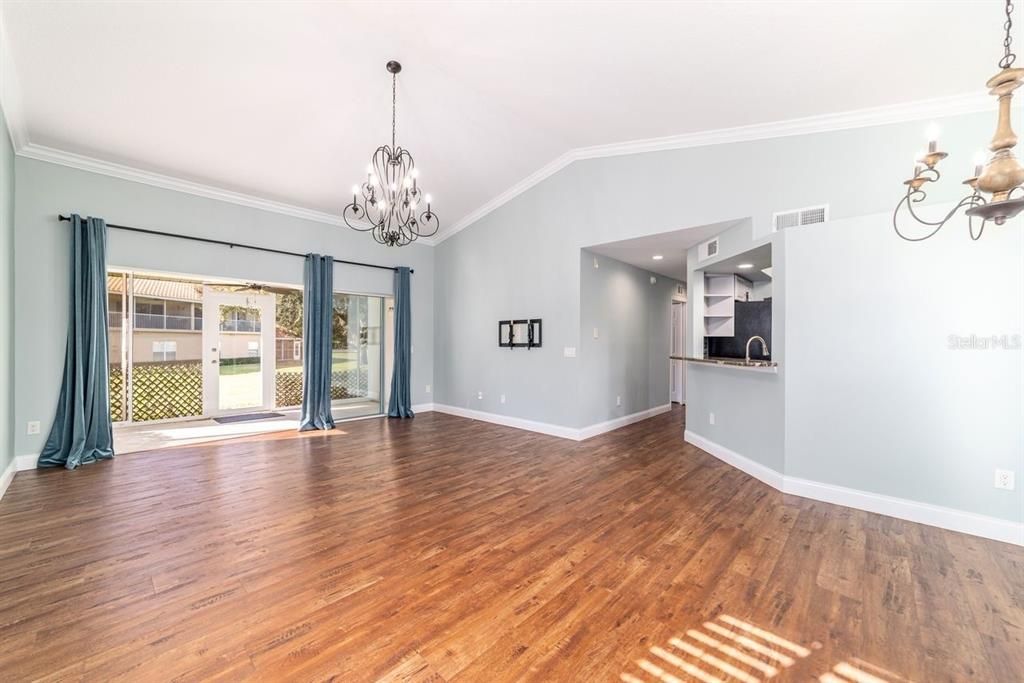 For Sale: $239,900 (2 beds, 2 baths, 1281 Square Feet)