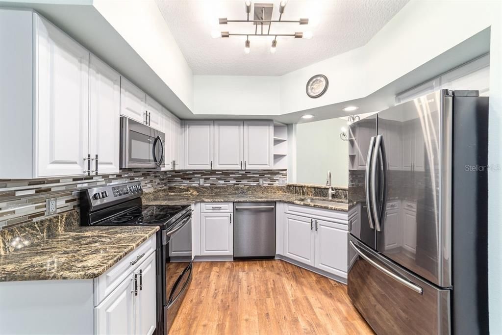 For Sale: $239,900 (2 beds, 2 baths, 1281 Square Feet)