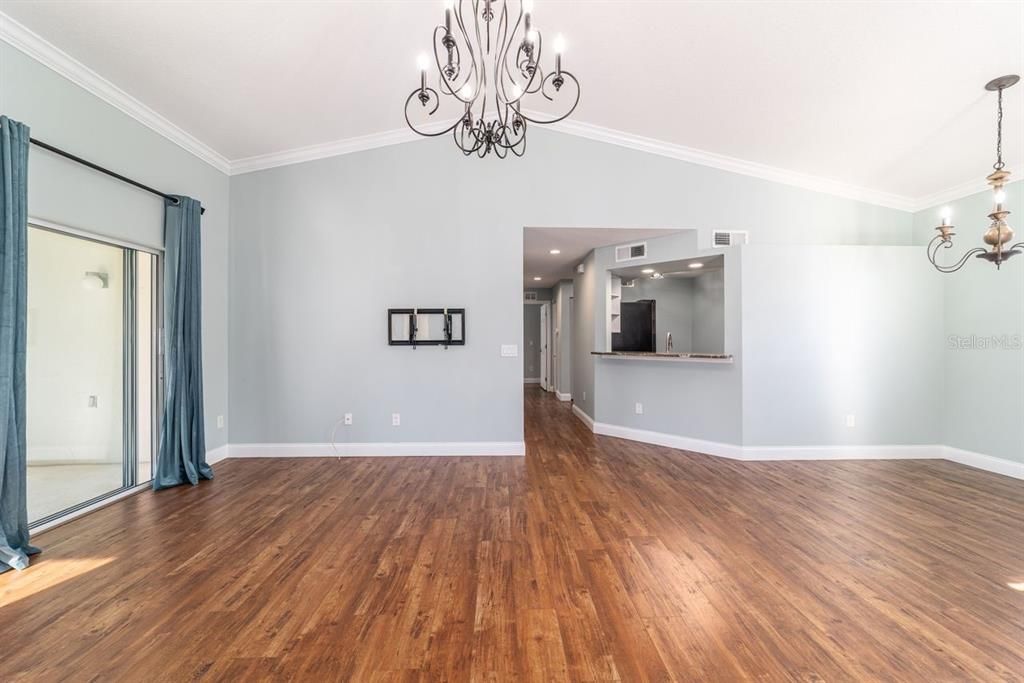 For Sale: $239,900 (2 beds, 2 baths, 1281 Square Feet)