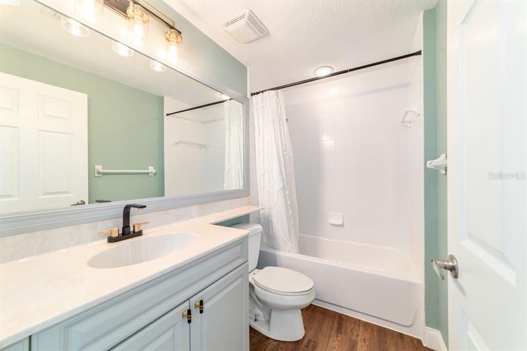 For Sale: $239,900 (2 beds, 2 baths, 1281 Square Feet)