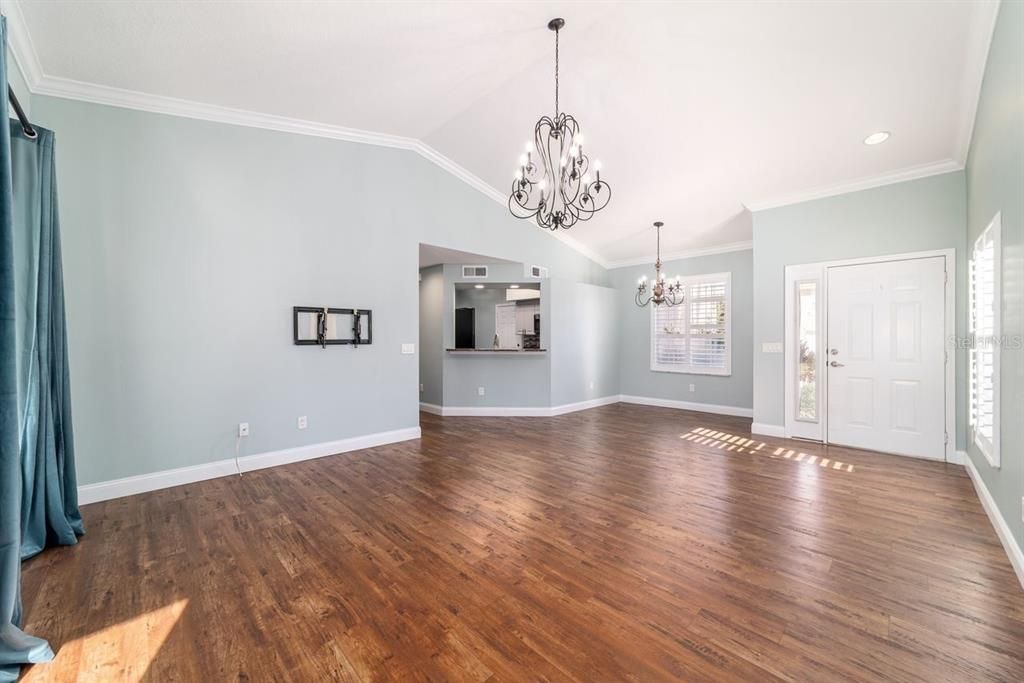 For Sale: $239,900 (2 beds, 2 baths, 1281 Square Feet)