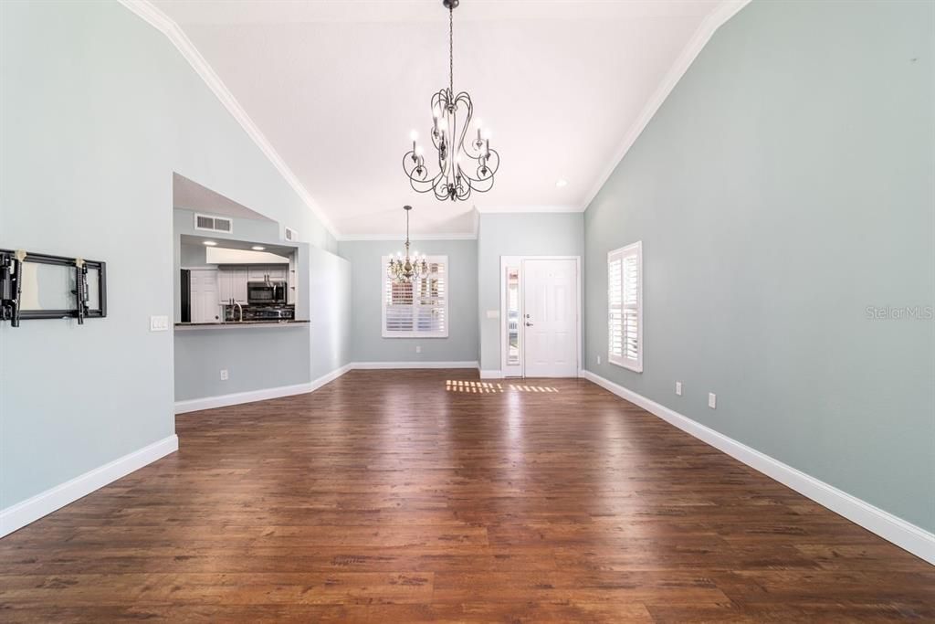 For Sale: $239,900 (2 beds, 2 baths, 1281 Square Feet)