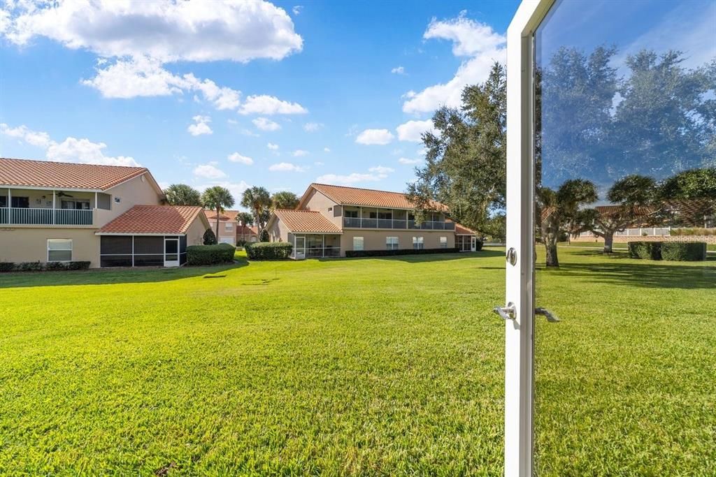 For Sale: $239,900 (2 beds, 2 baths, 1281 Square Feet)