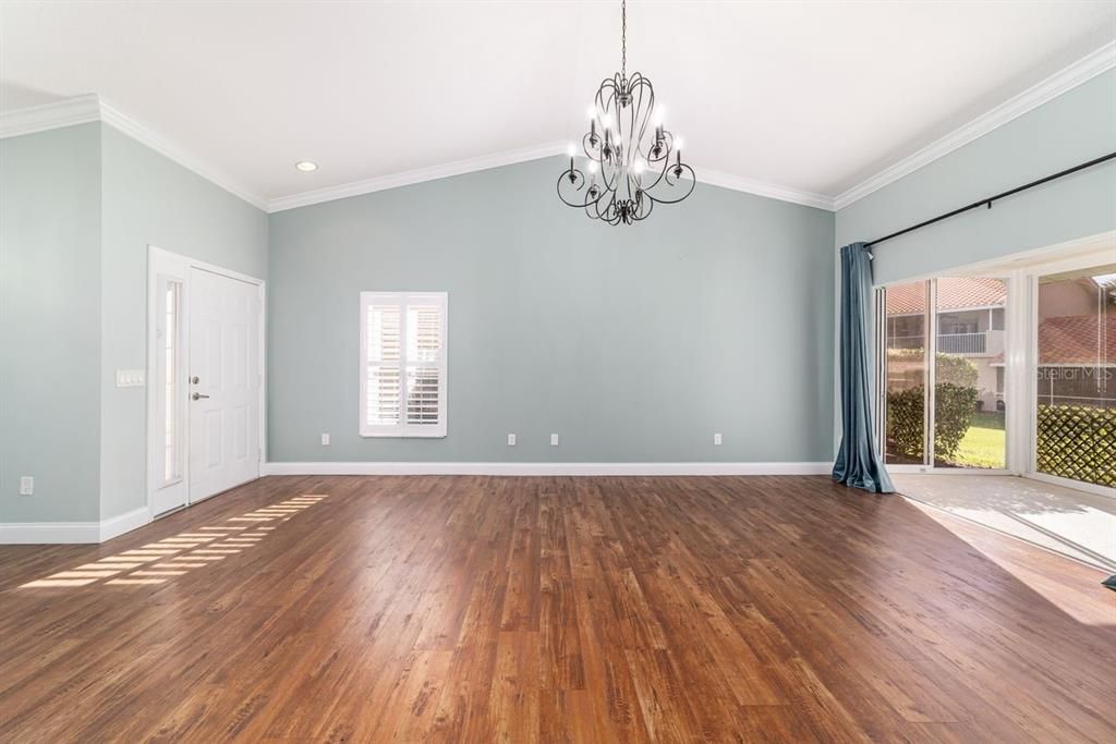 For Sale: $239,900 (2 beds, 2 baths, 1281 Square Feet)