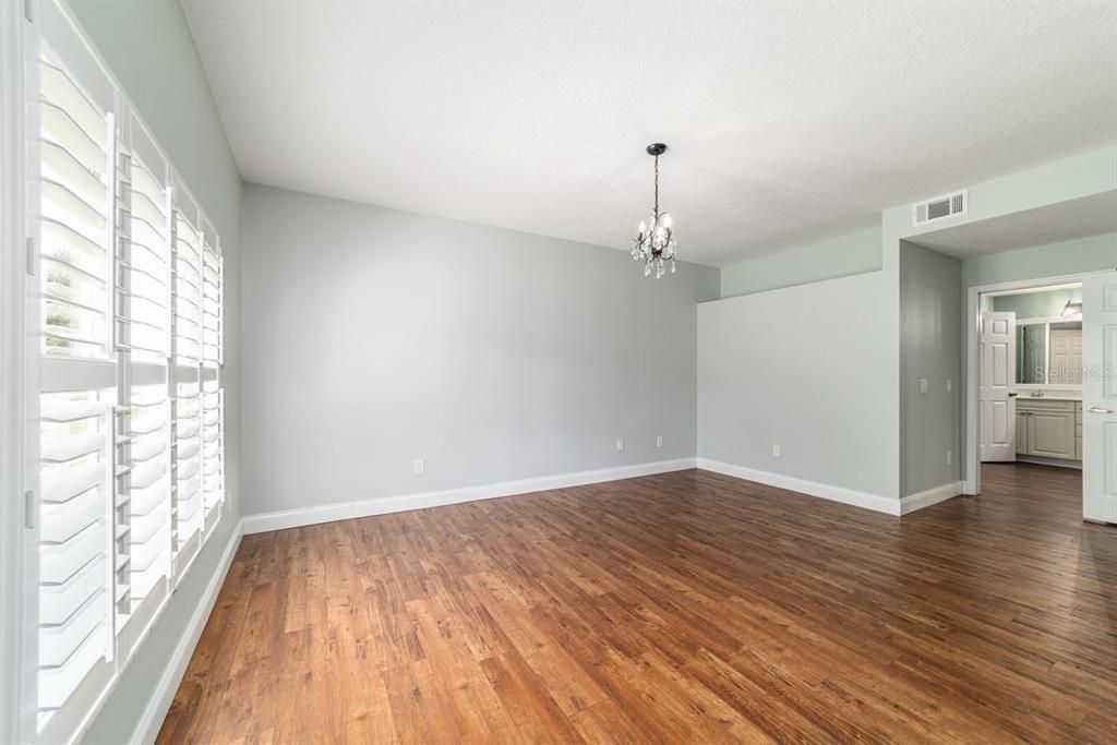 For Sale: $239,900 (2 beds, 2 baths, 1281 Square Feet)