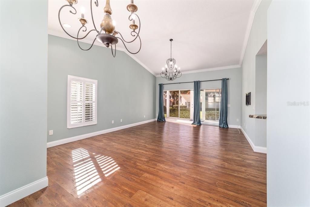 For Sale: $239,900 (2 beds, 2 baths, 1281 Square Feet)