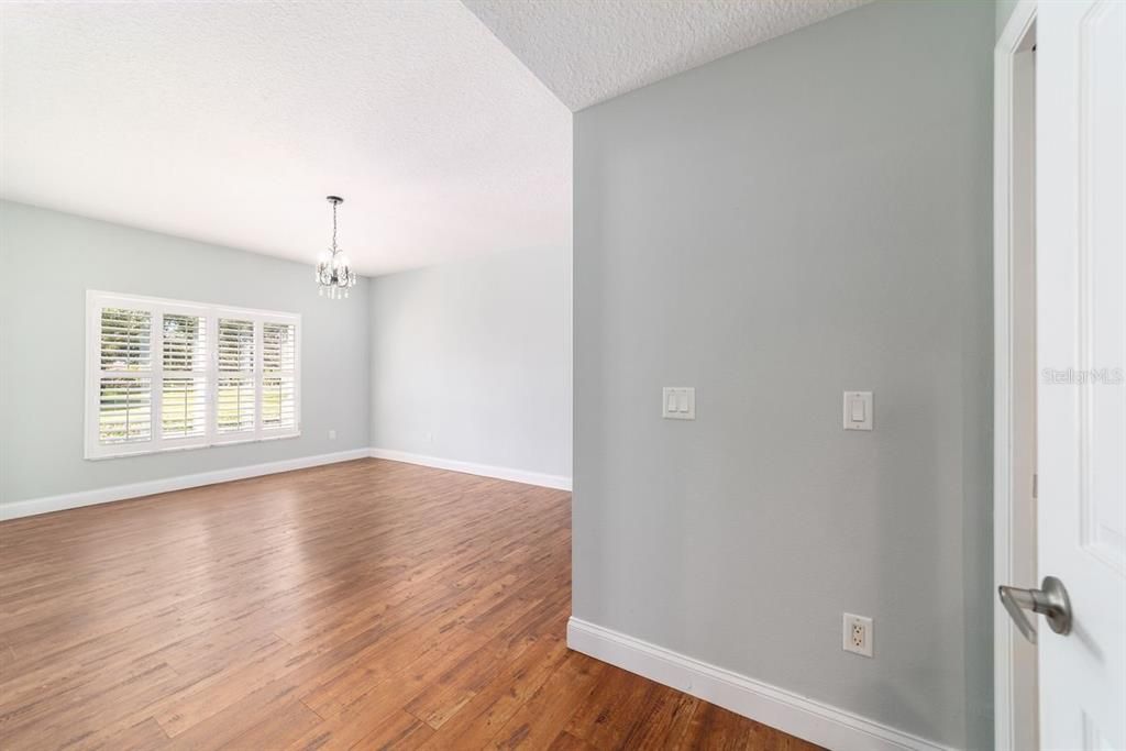 For Sale: $239,900 (2 beds, 2 baths, 1281 Square Feet)