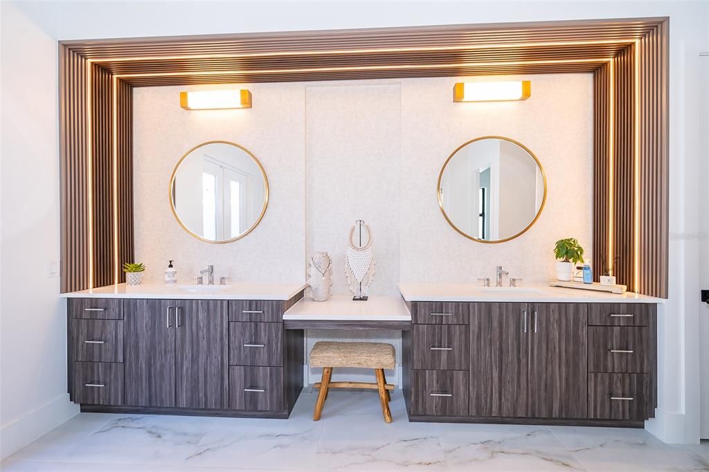 En Venta: $2,749,900 (4 camas, 4 baños, 3823 Pies cuadrados)