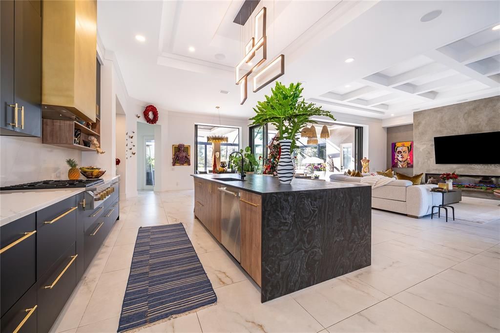 En Venta: $2,749,900 (4 camas, 4 baños, 3823 Pies cuadrados)