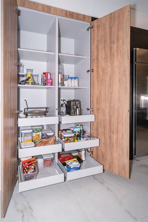 En Venta: $2,749,900 (4 camas, 4 baños, 3823 Pies cuadrados)