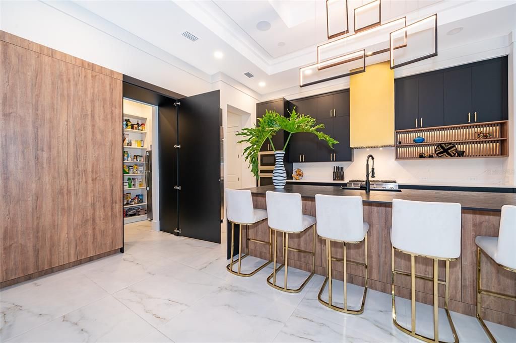 En Venta: $2,749,900 (4 camas, 4 baños, 3823 Pies cuadrados)