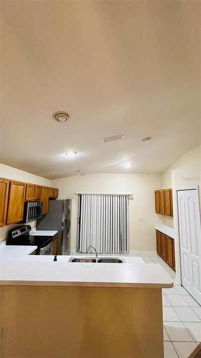 合同活跃: $325,000 (3 贝兹, 2 浴室, 1280 平方英尺)