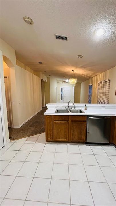 合同活跃: $325,000 (3 贝兹, 2 浴室, 1280 平方英尺)