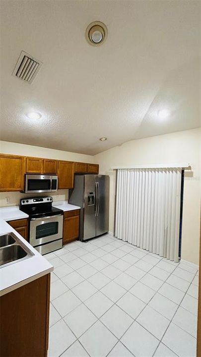 合同活跃: $325,000 (3 贝兹, 2 浴室, 1280 平方英尺)