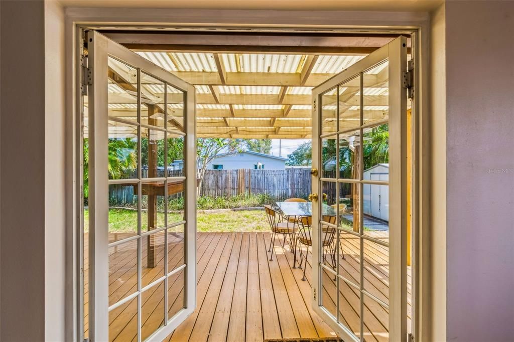 合同活跃: $329,000 (3 贝兹, 2 浴室, 1032 平方英尺)