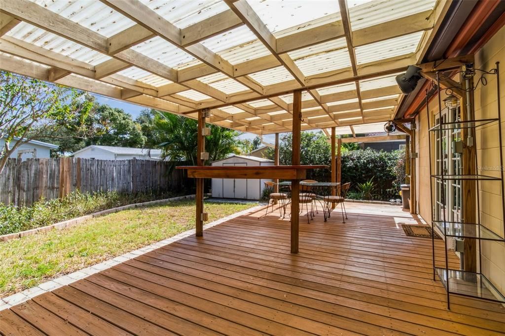 合同活跃: $329,000 (3 贝兹, 2 浴室, 1032 平方英尺)