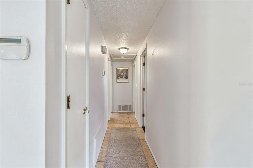 合同活跃: $329,000 (3 贝兹, 2 浴室, 1032 平方英尺)