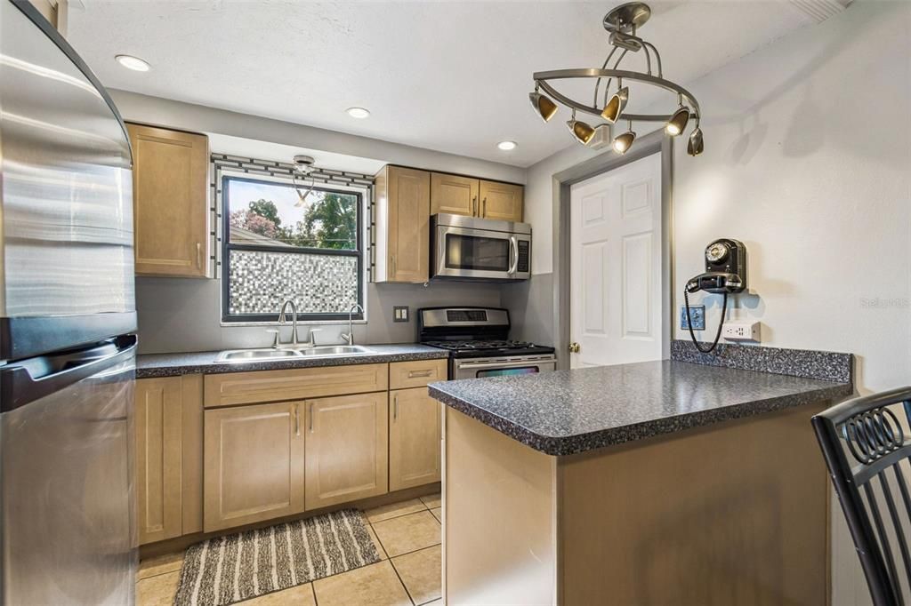 合同活跃: $329,000 (3 贝兹, 2 浴室, 1032 平方英尺)