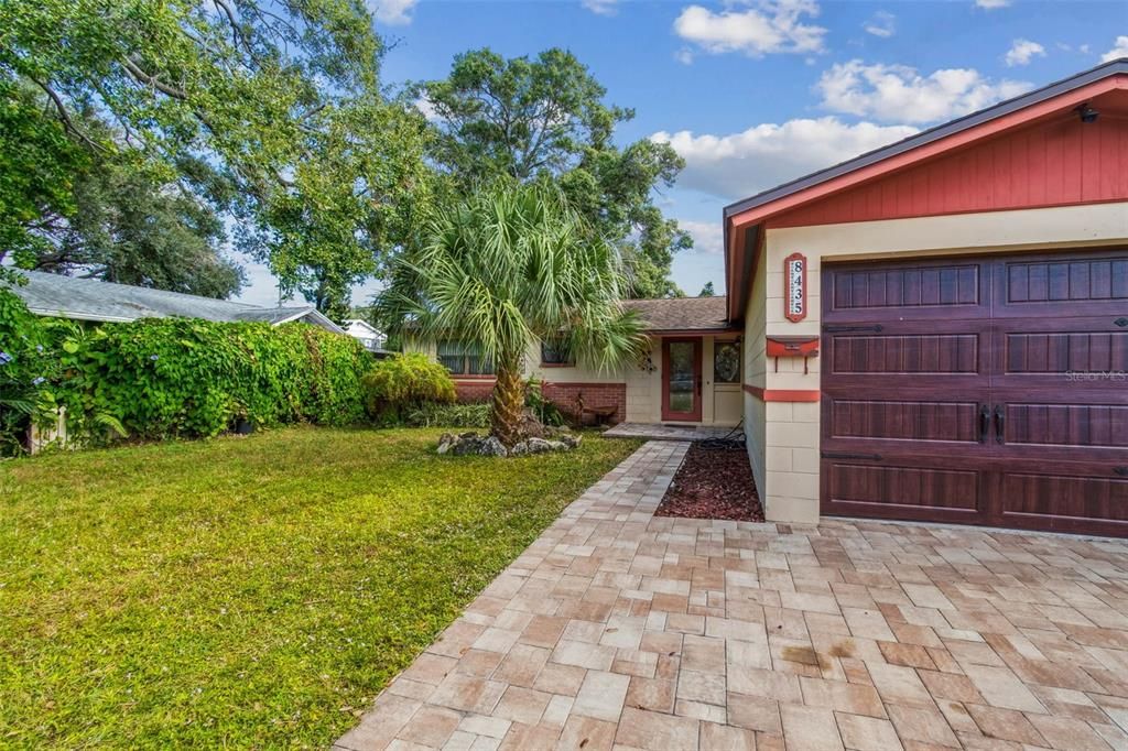 合同活跃: $329,000 (3 贝兹, 2 浴室, 1032 平方英尺)