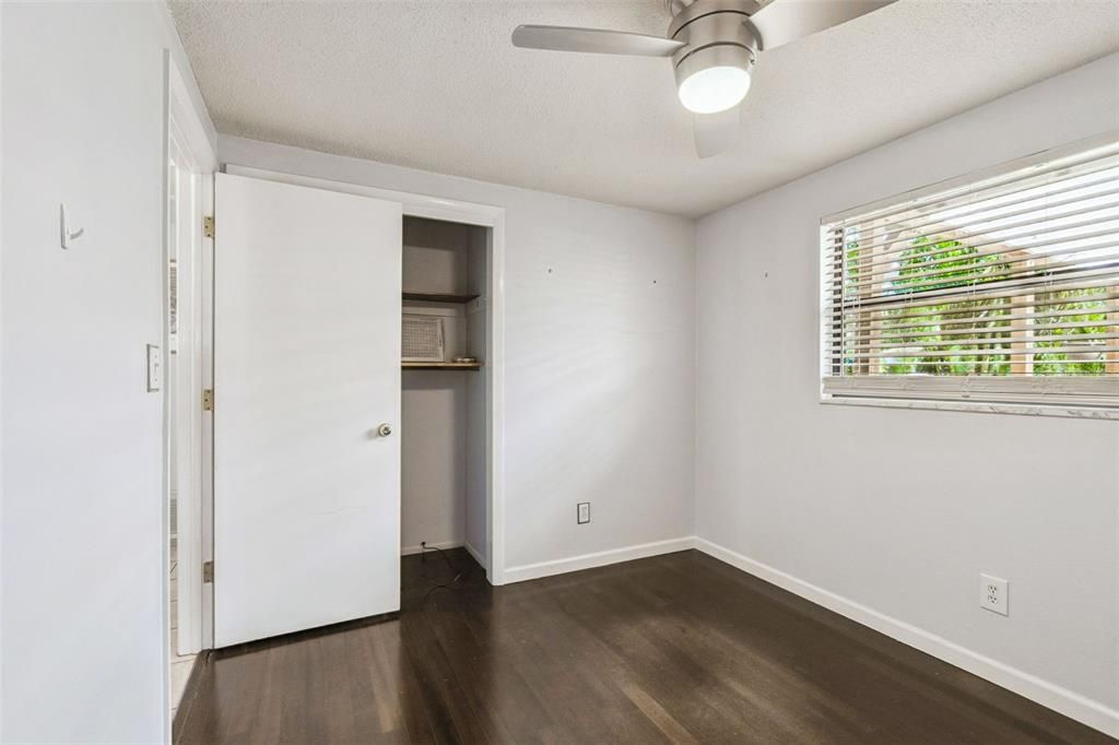 合同活跃: $329,000 (3 贝兹, 2 浴室, 1032 平方英尺)