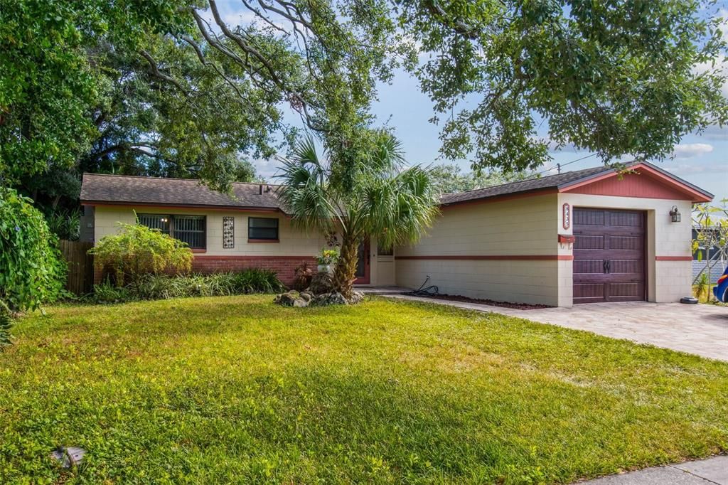 合同活跃: $329,000 (3 贝兹, 2 浴室, 1032 平方英尺)