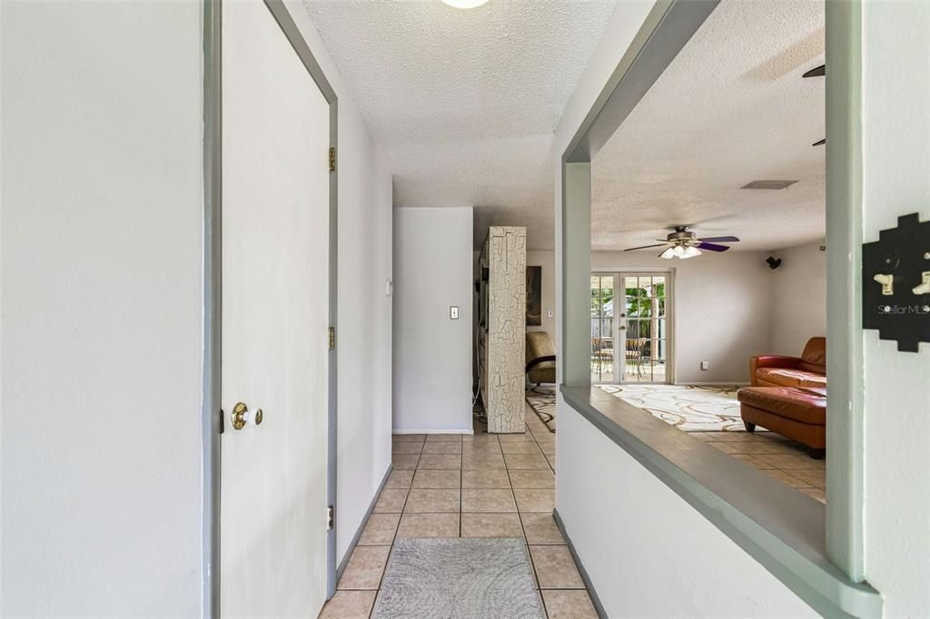 合同活跃: $329,000 (3 贝兹, 2 浴室, 1032 平方英尺)