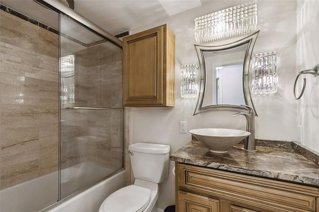 合同活跃: $329,000 (3 贝兹, 2 浴室, 1032 平方英尺)