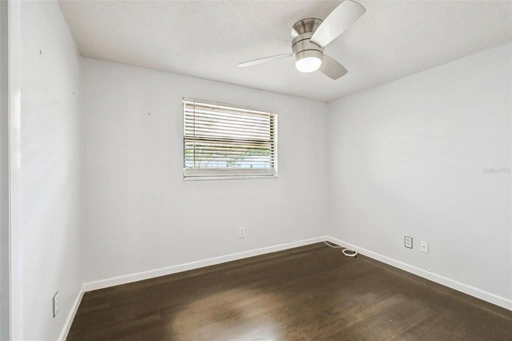 合同活跃: $329,000 (3 贝兹, 2 浴室, 1032 平方英尺)