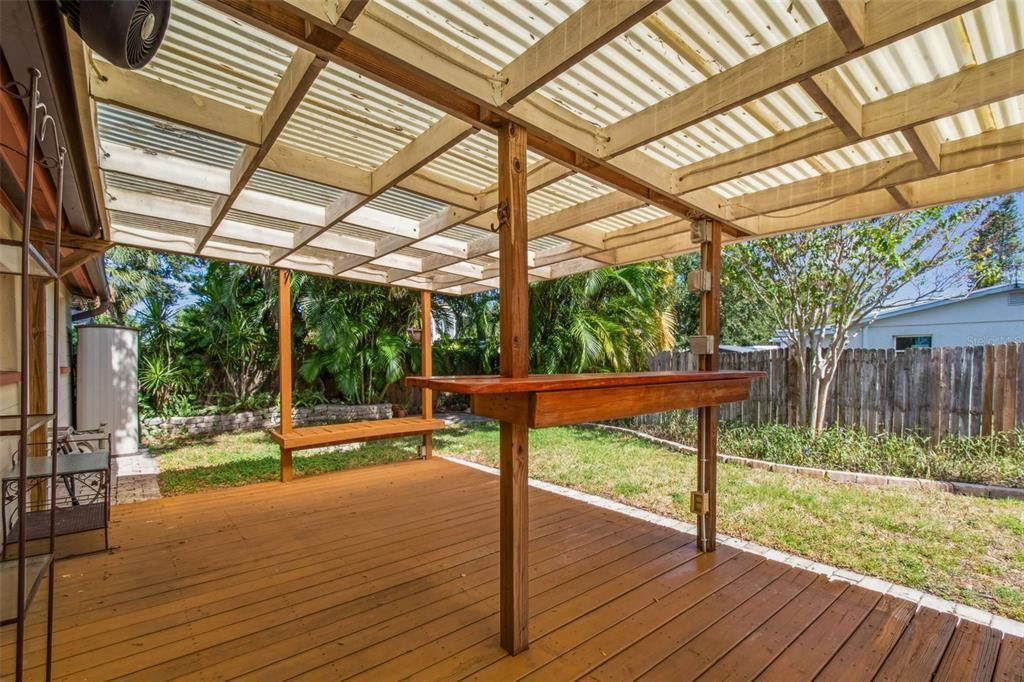 合同活跃: $329,000 (3 贝兹, 2 浴室, 1032 平方英尺)