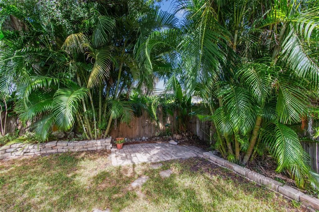 合同活跃: $329,000 (3 贝兹, 2 浴室, 1032 平方英尺)