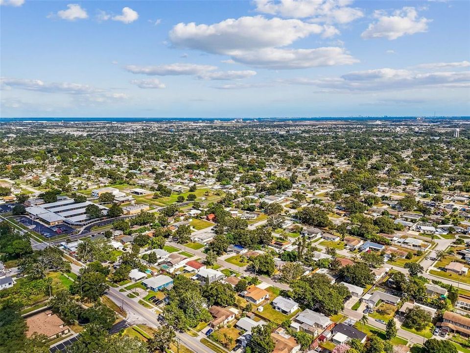 合同活跃: $329,000 (3 贝兹, 2 浴室, 1032 平方英尺)