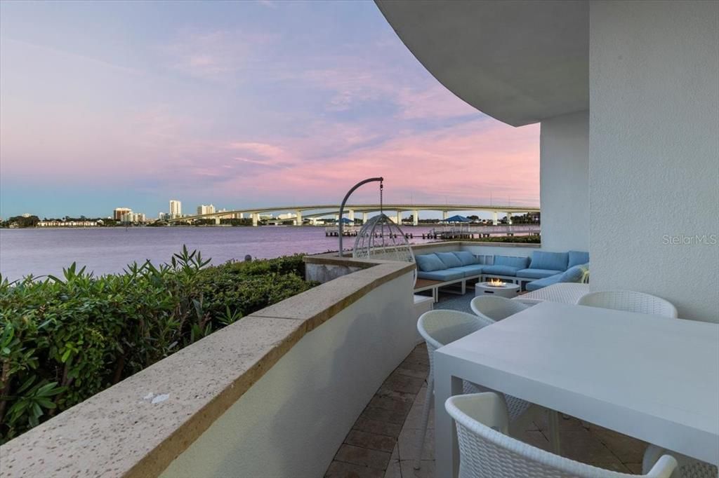 На продажу: $725,000 (3 спален, 3 ванн, 2239 Квадратных фут)