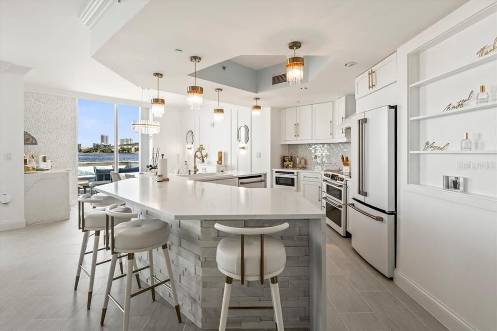 На продажу: $725,000 (3 спален, 3 ванн, 2239 Квадратных фут)