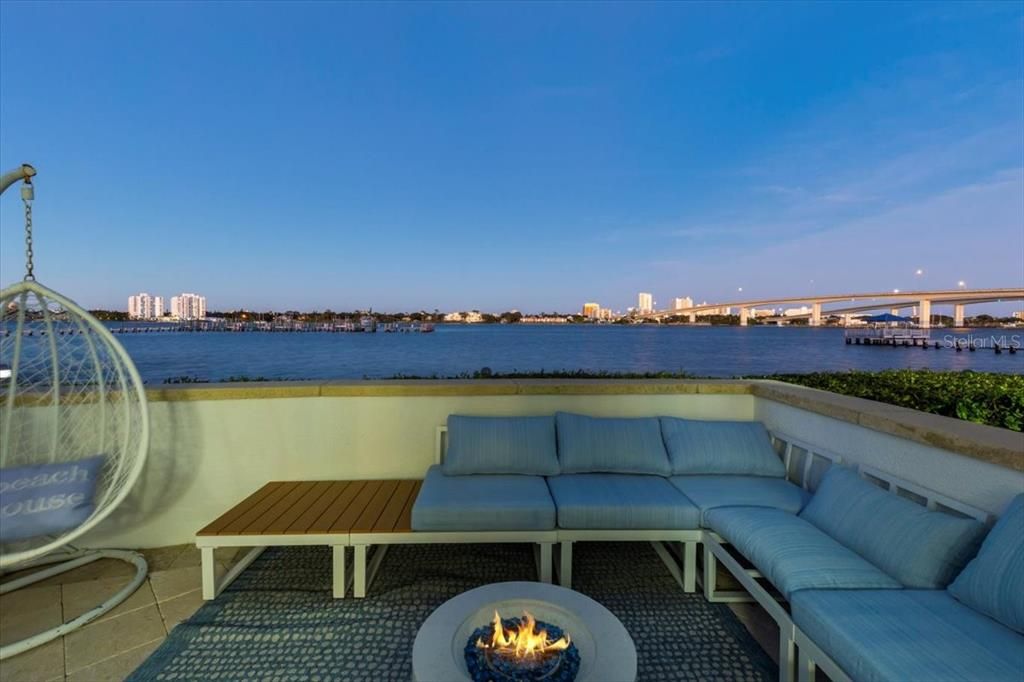 На продажу: $725,000 (3 спален, 3 ванн, 2239 Квадратных фут)