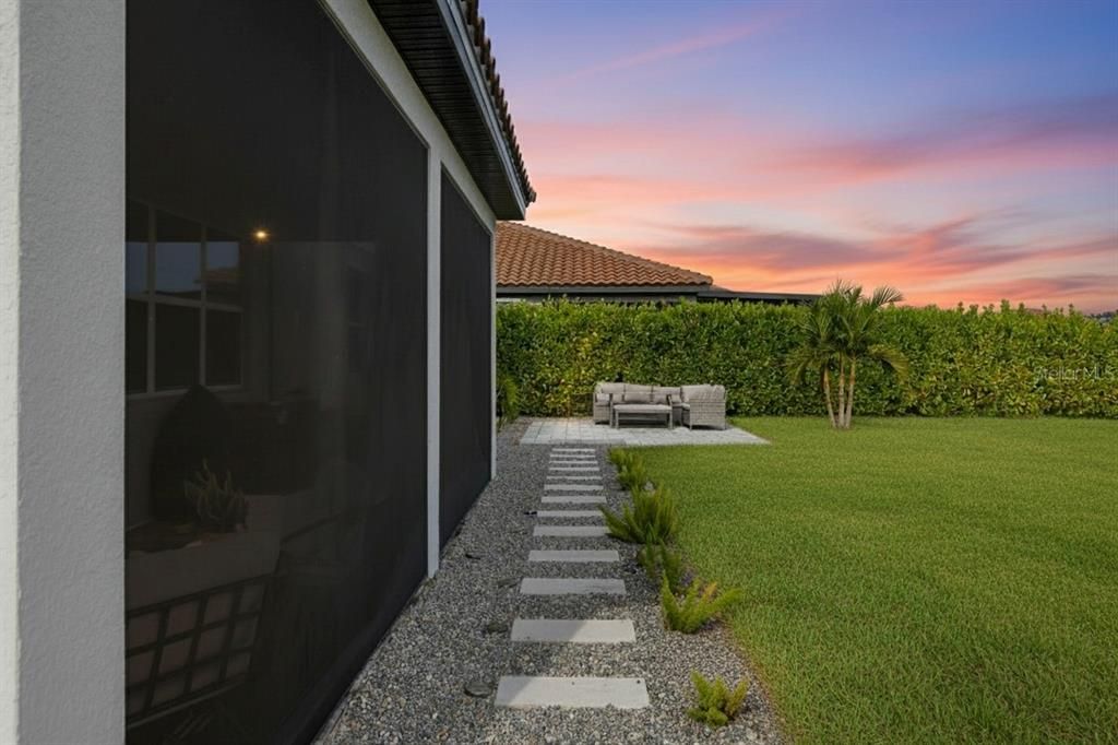 For Sale: $814,900 (5 beds, 3 baths, 3000 Square Feet)