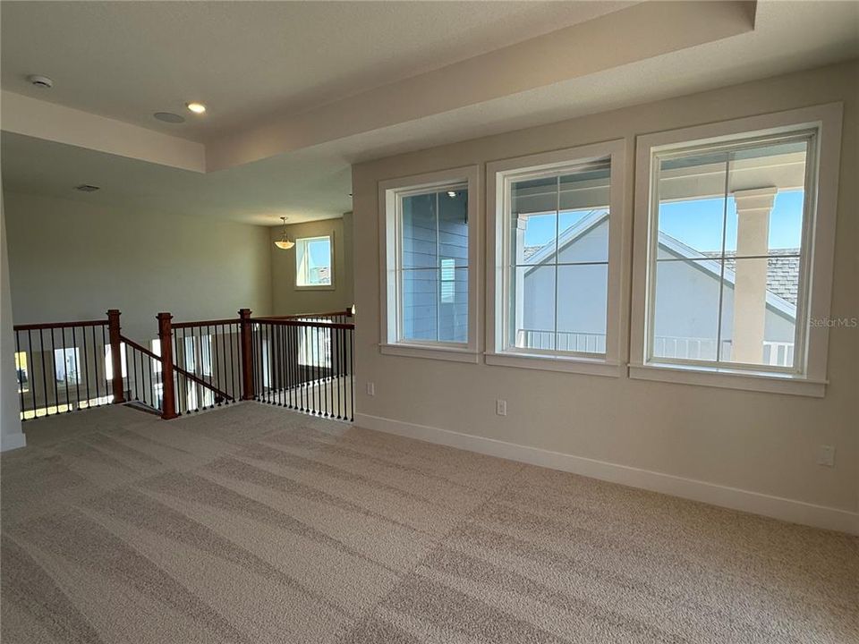 Под контрактом: $1,233,110 (4 спален, 3 ванн, 3098 Квадратных фут)