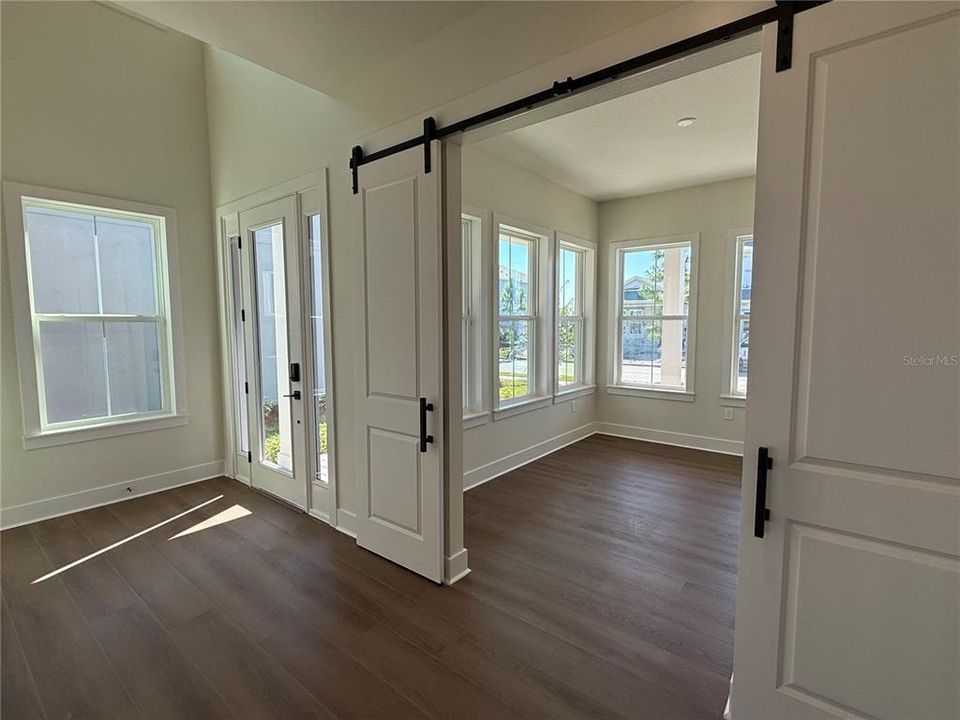 Под контрактом: $1,233,110 (4 спален, 3 ванн, 3098 Квадратных фут)