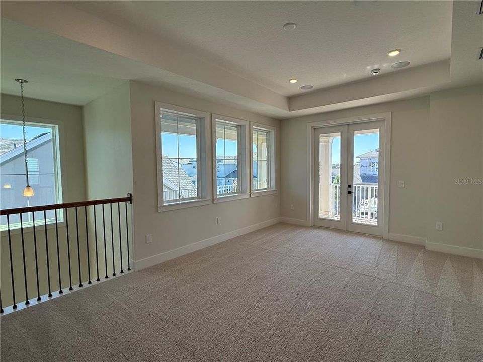 Под контрактом: $1,233,110 (4 спален, 3 ванн, 3098 Квадратных фут)