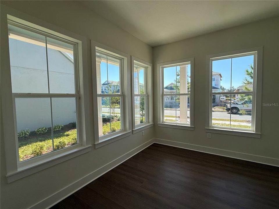 Под контрактом: $1,233,110 (4 спален, 3 ванн, 3098 Квадратных фут)