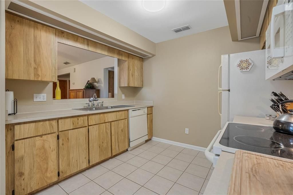 出租: $2,250 (3 贝兹, 2 浴室, 1633 平方英尺)