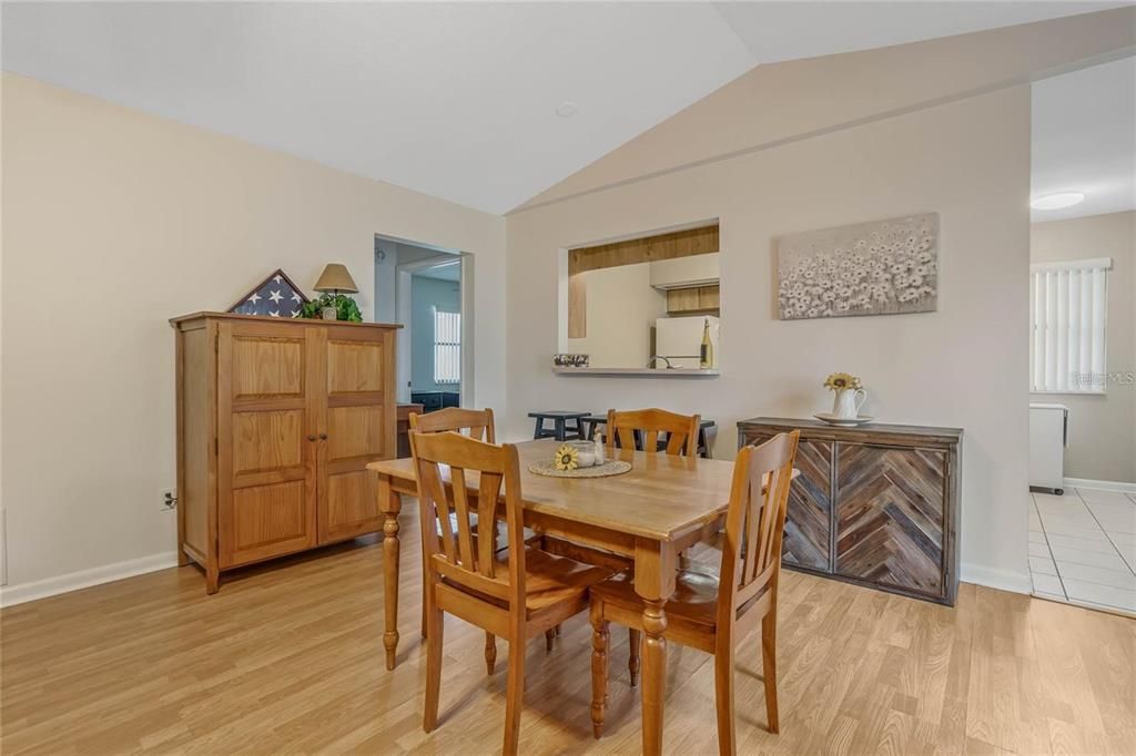 出租: $2,250 (3 贝兹, 2 浴室, 1633 平方英尺)