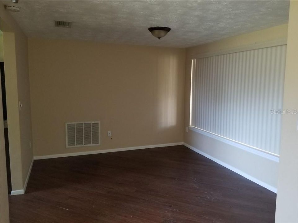 For Rent: $1,695 (3 beds, 2 baths, 1269 Square Feet)