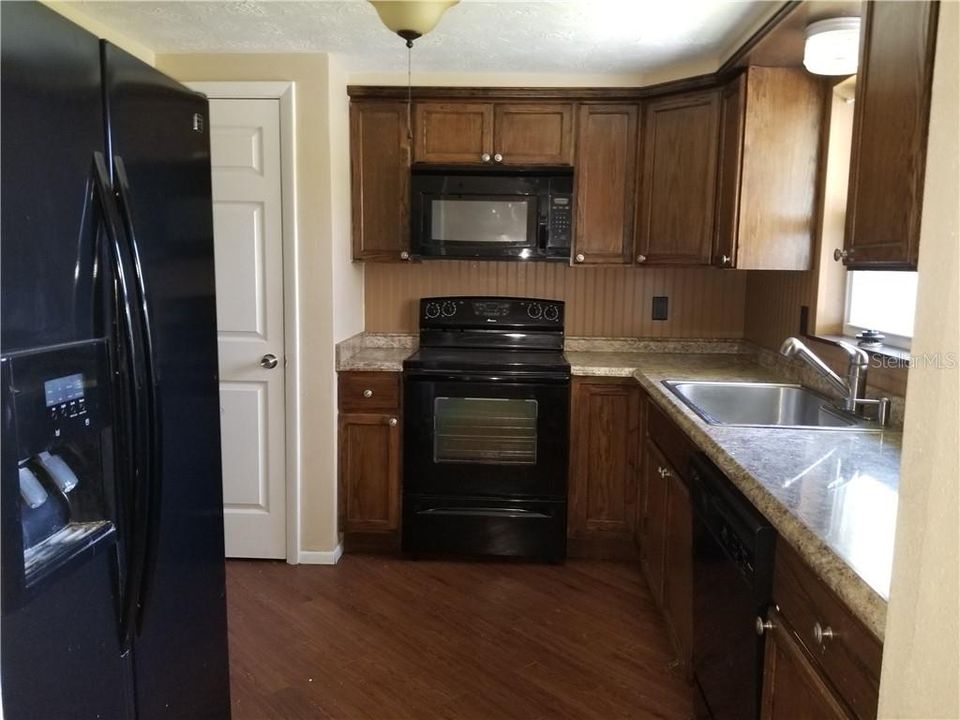 For Rent: $1,695 (3 beds, 2 baths, 1269 Square Feet)