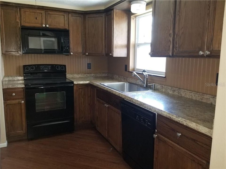 For Rent: $1,695 (3 beds, 2 baths, 1269 Square Feet)