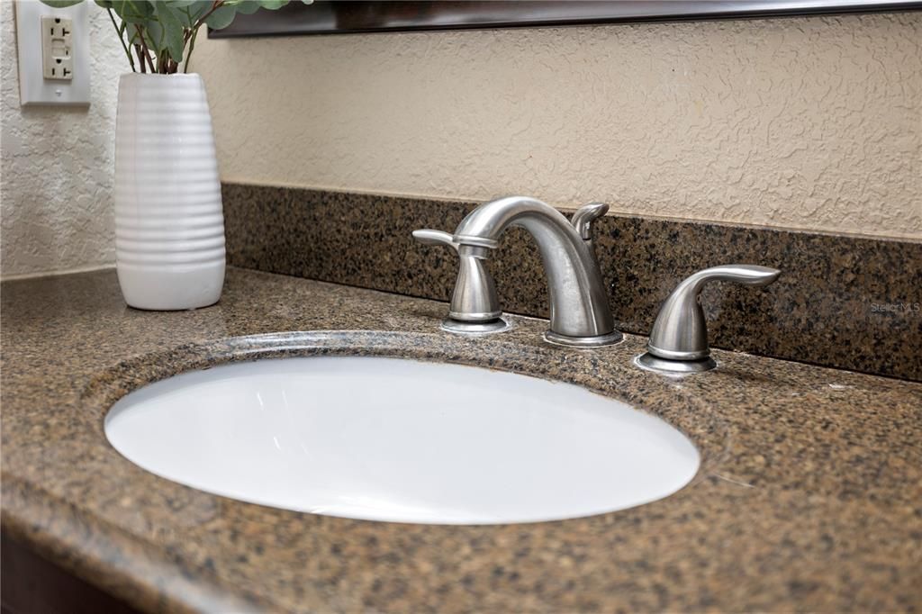 合同活跃: $450,000 (3 贝兹, 2 浴室, 2082 平方英尺)