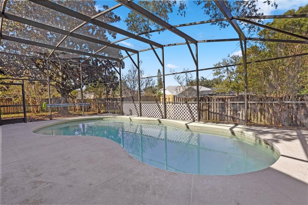 合同活跃: $450,000 (3 贝兹, 2 浴室, 2082 平方英尺)