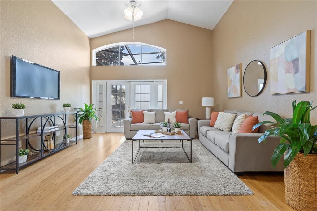 合同活跃: $450,000 (3 贝兹, 2 浴室, 2082 平方英尺)