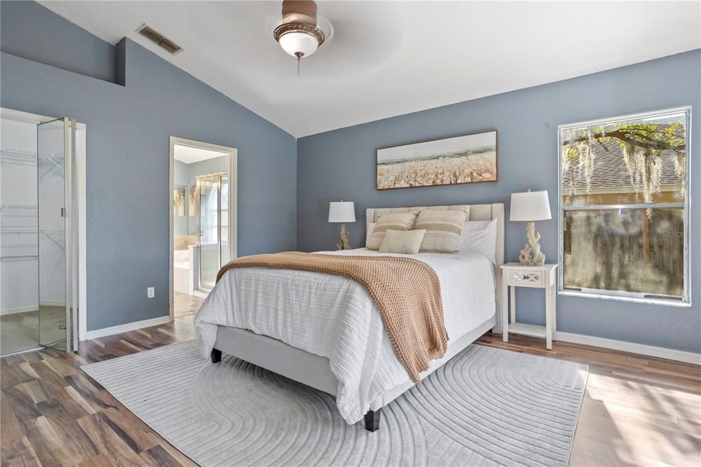 合同活跃: $450,000 (3 贝兹, 2 浴室, 2082 平方英尺)