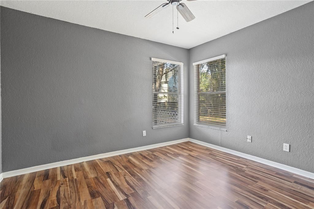 合同活跃: $450,000 (3 贝兹, 2 浴室, 2082 平方英尺)